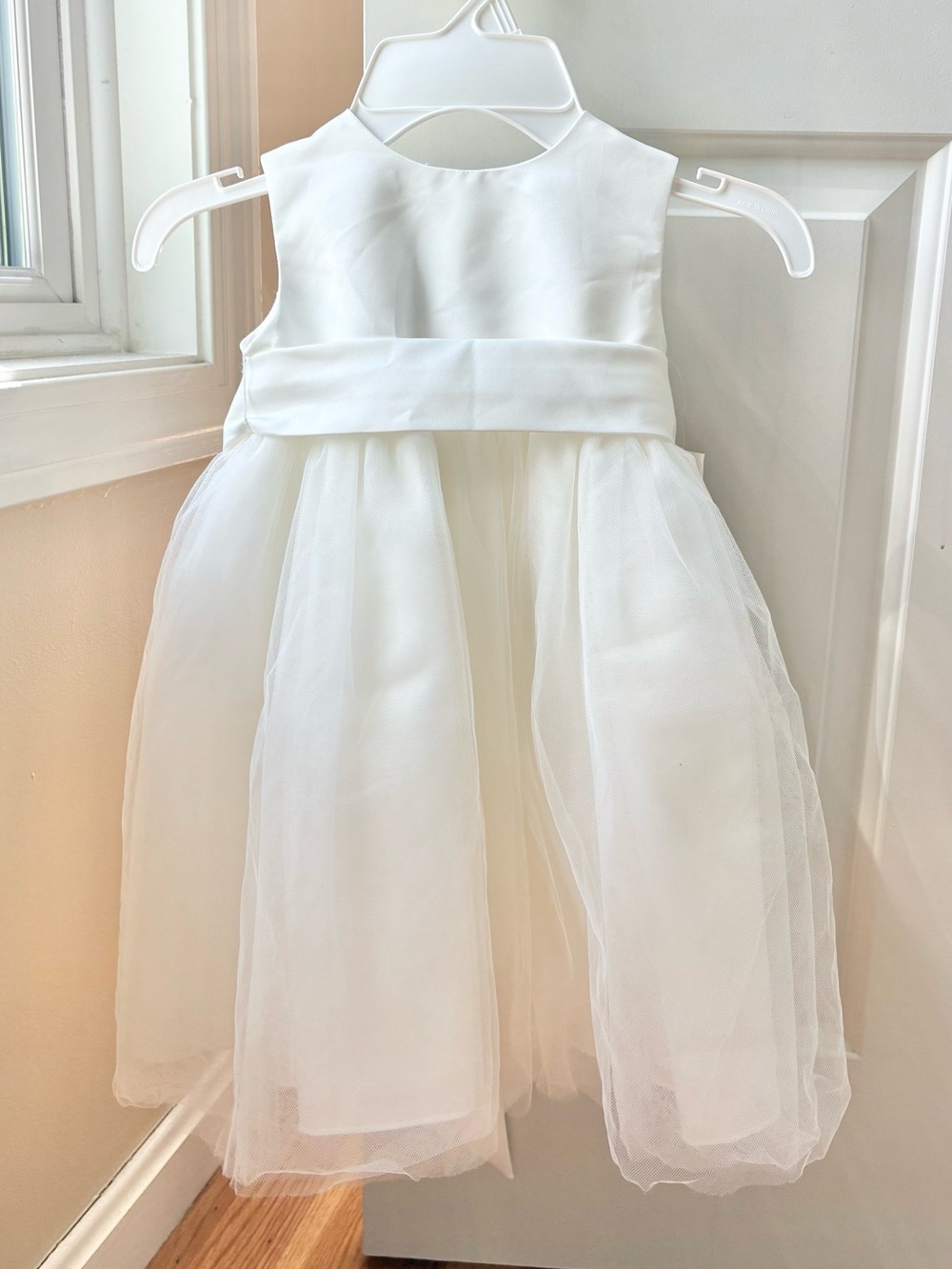 David’s Bridal Flower Baby Satin & Tulle Dress Sleeveless White Size 24M NWT - Picture 1 of 14